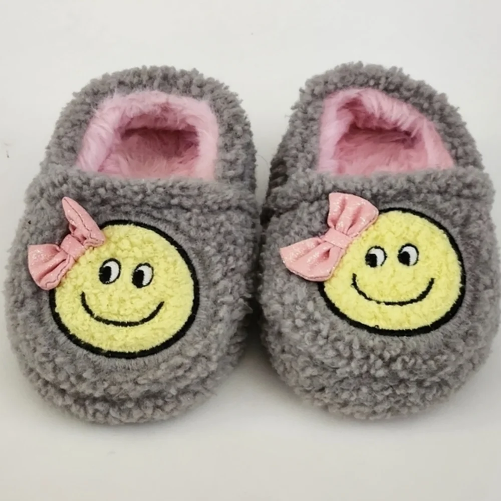 Wonder Nation‎ Toddler Girls Happy Face Slippers (5-6)